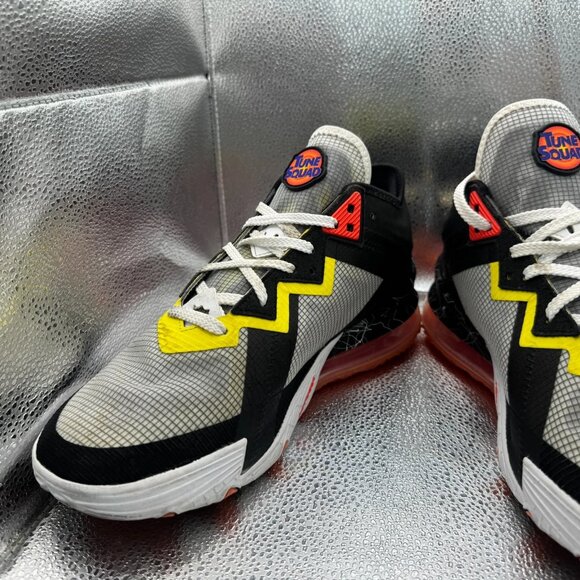 Size 10 Nike Multicolor Space Jam x LeBron 18 Low Sylvester x Tweety CV7562-103 - Picture 4 of 15